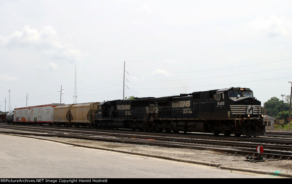 NS 9485 & 6565 lead train E25 out of the yard